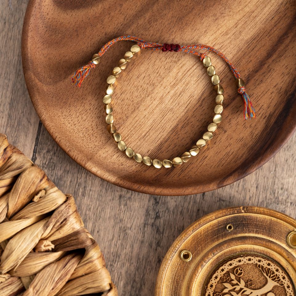 Glücksarmband - Goldfarbenes tibetisches Armband - Handgefertigt