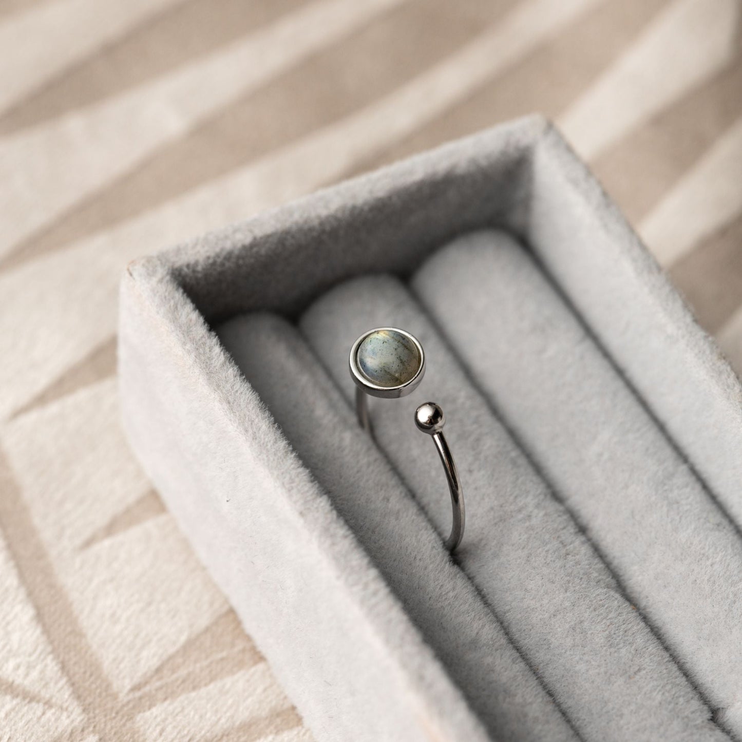 Labradorit-Ring – 925er Sterlingsilber – offener Edelsteinring – Schutz