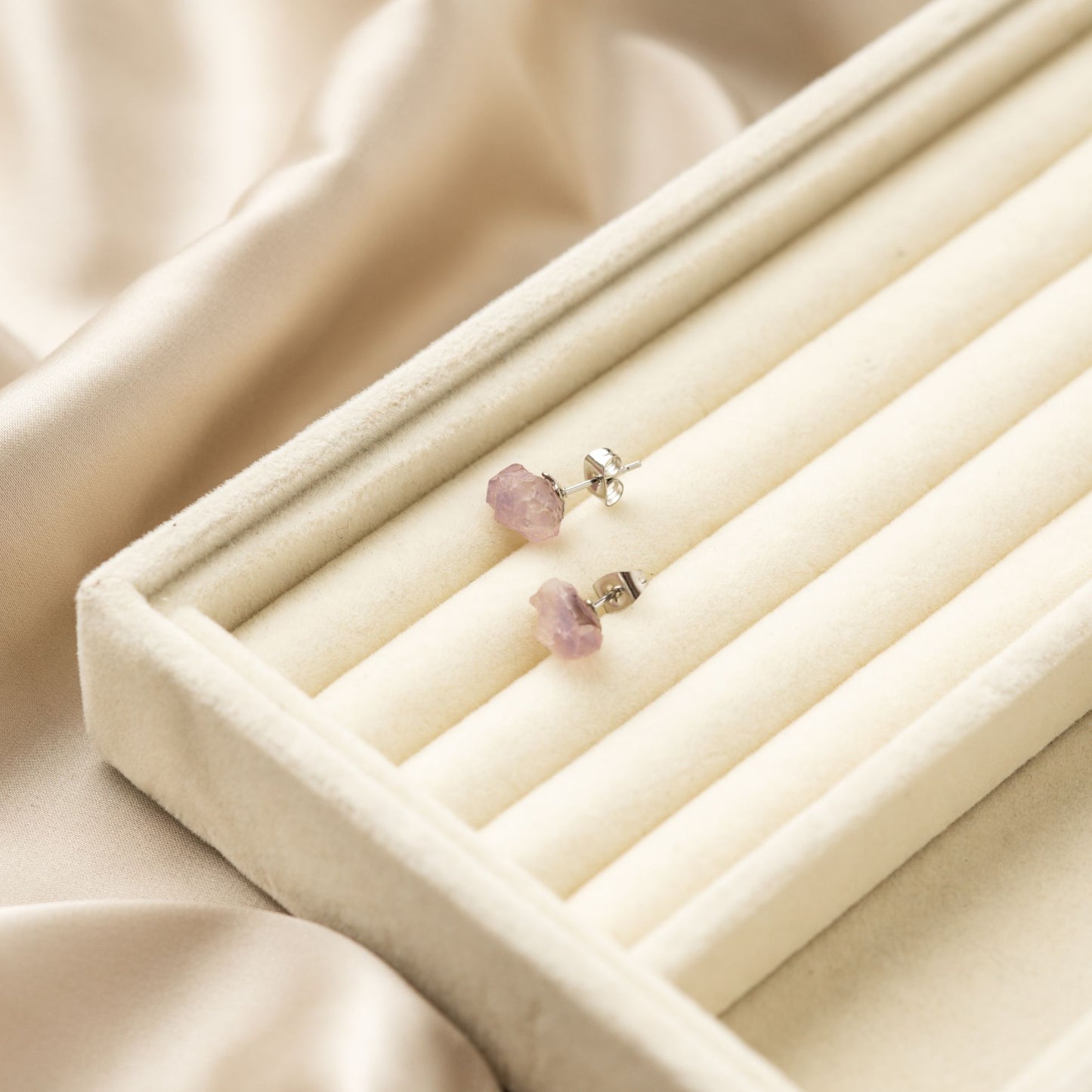 Rohe Amethyst Ohrstecker – Edelstein Ohrringe – Lila Ohrstecker – Intuition