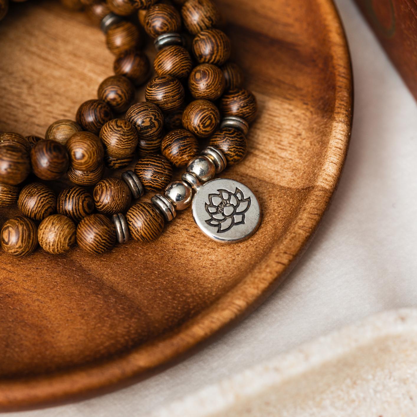 Mala-Halskette und Armband – Lotus – Wengeholz