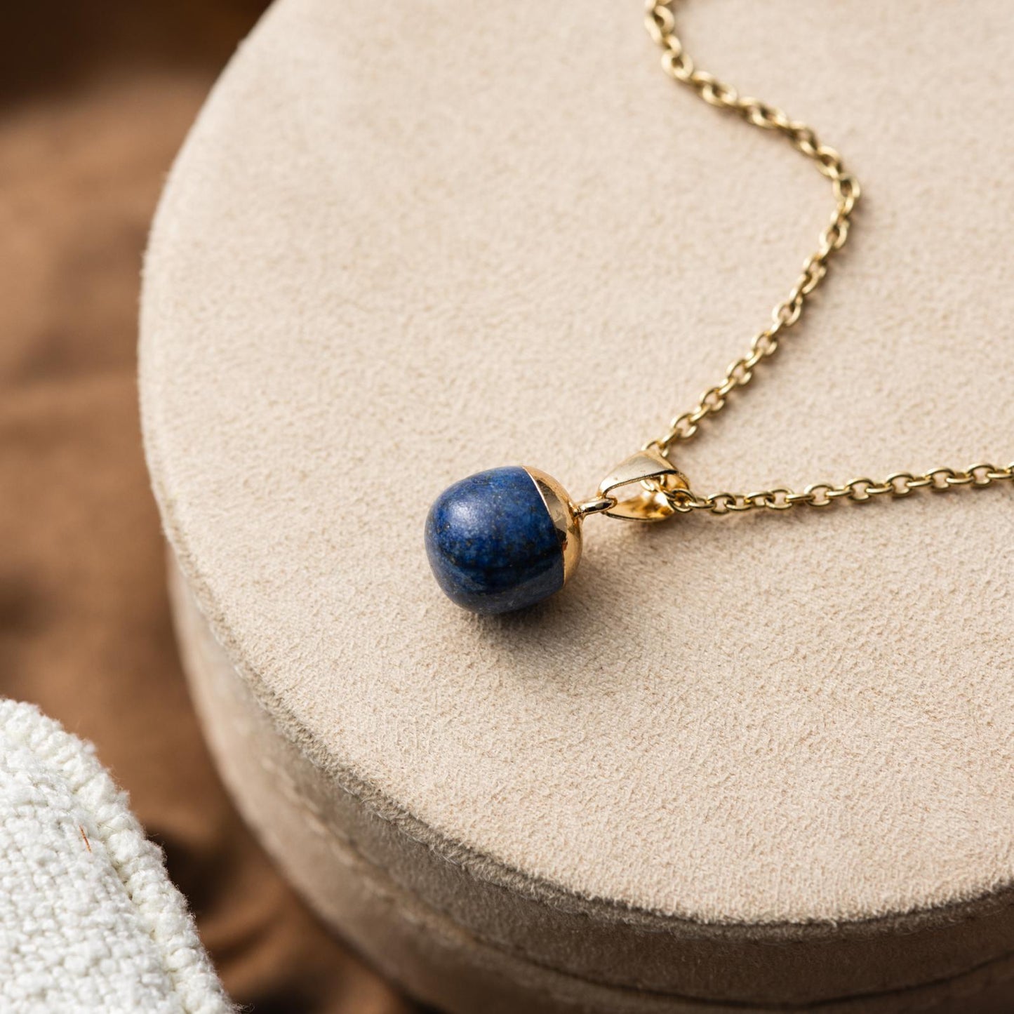 Lapislazuli-Halskette und Anhänger – Rundschliff – in Gold getaucht – Kreativität