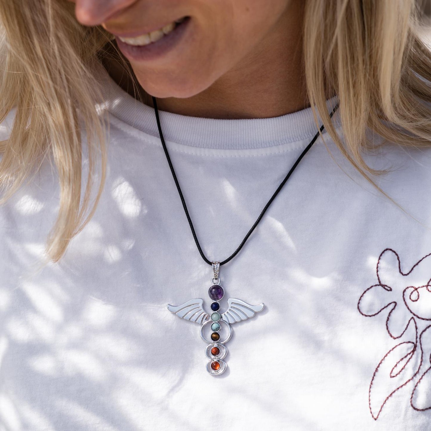 7-Chakra-Halskette und Anhänger – Engelsflügel – Edelsteine – Befreiung