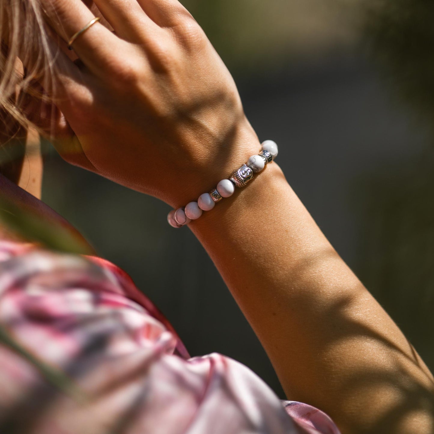 Buddha-Armband – Weißer Howlith – Zufriedenheit