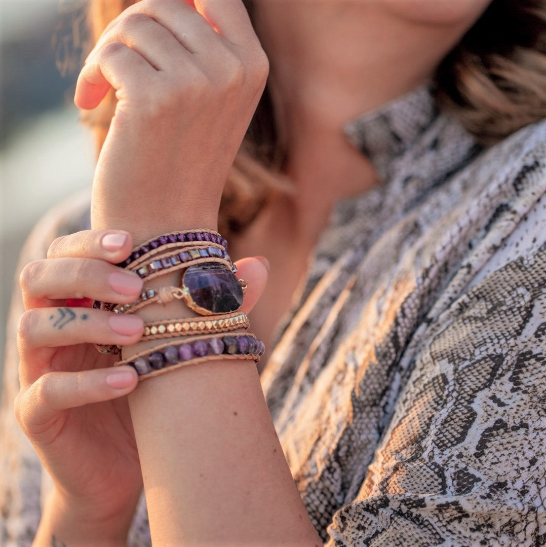 Wickelarmband – Amethyst & Leder – Grobschliff – Einblick