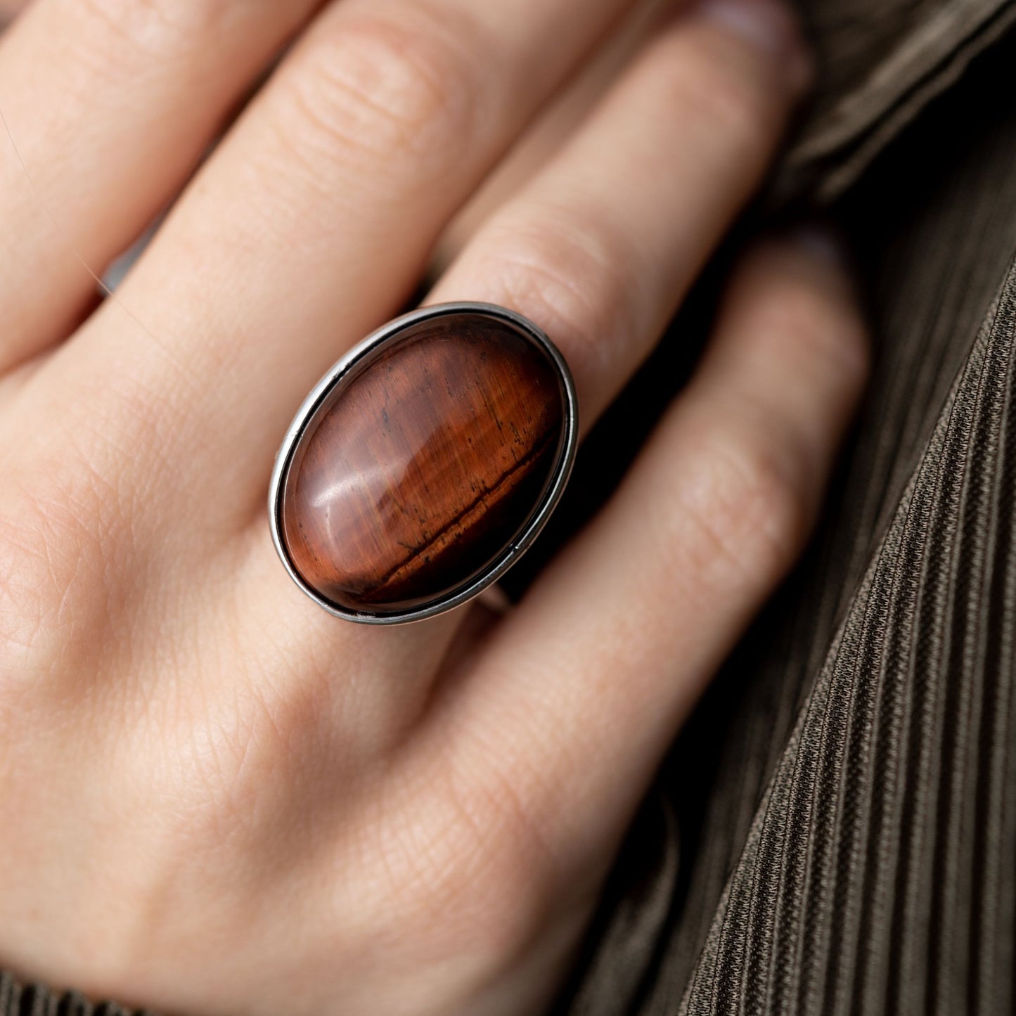 Roter Tigerauge-Ring – Cabochon-Edelstein – Zielstrebigkeit