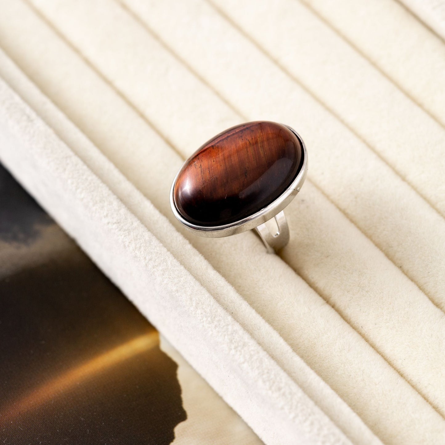Roter Tigerauge-Ring – Cabochon-Edelstein – Zielstrebigkeit