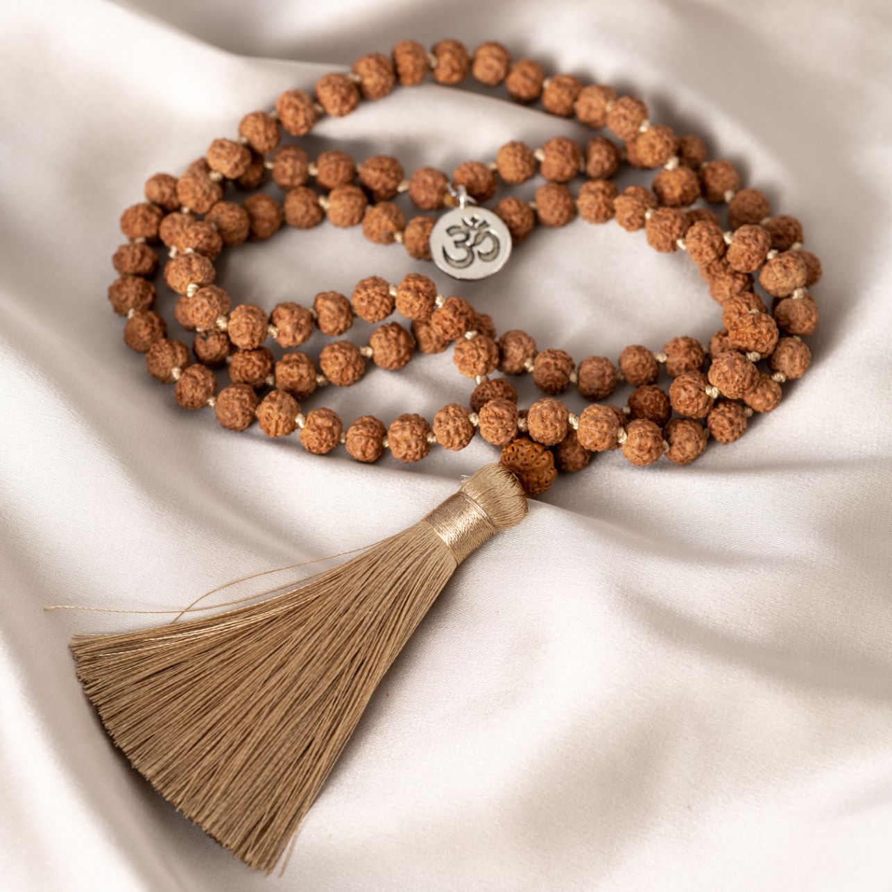 Rudraksha Mala Halskette – Rudraksha Samen & Quaste – Verständnis