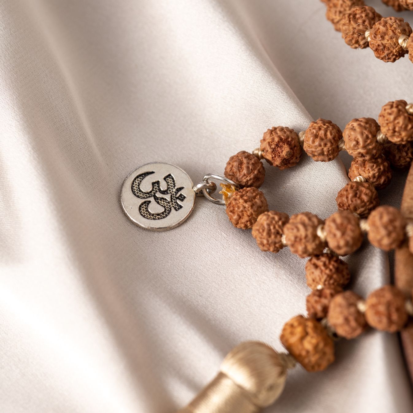 Rudraksha Mala Halskette – Rudraksha Samen & Quaste – Verständnis