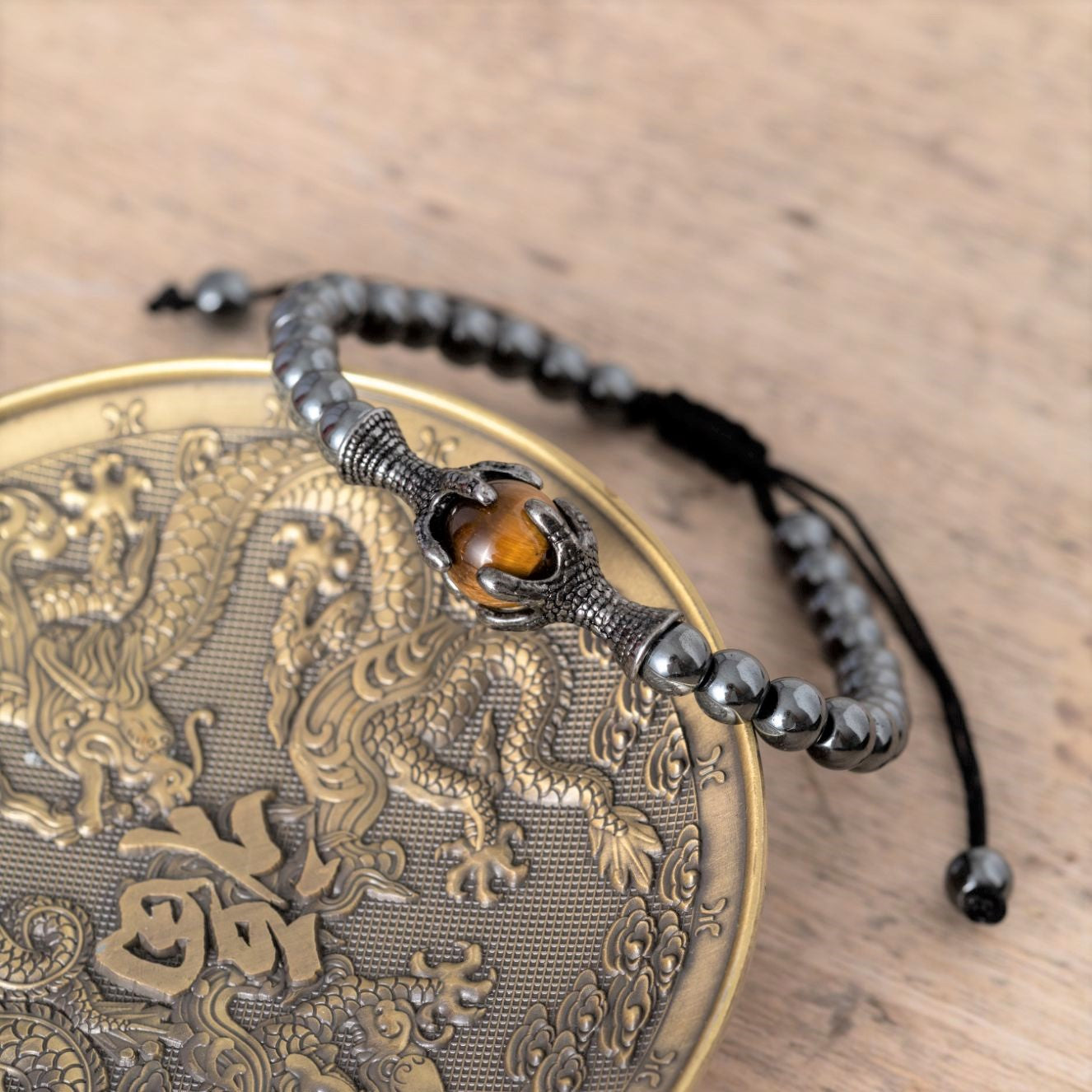 Armband aus Hämatit und Tigerauge – Adlerkrallen – Überleben