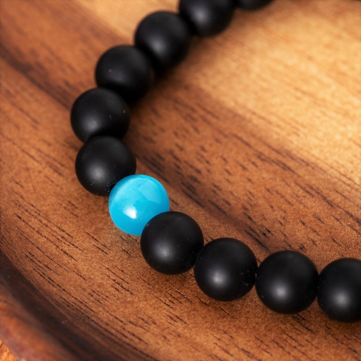 Balance-Armband – Mattierter Onyx und Opalit – Fokus