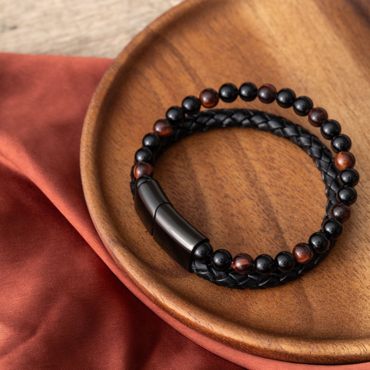 Doppeltes Armband – geflochtenes Leder – rotes Tigerauge und Onyx – Edelstahlverschluss
