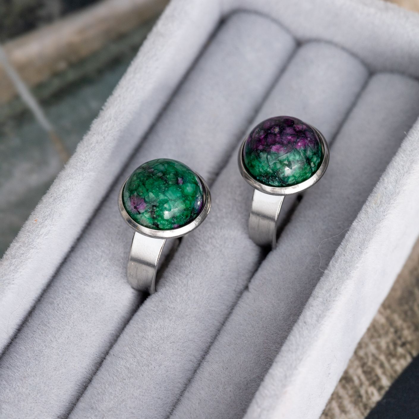 Zoisit-Rubin-Ring – Cabochon-Edelstein – Edelstahl – Entschlossenheit