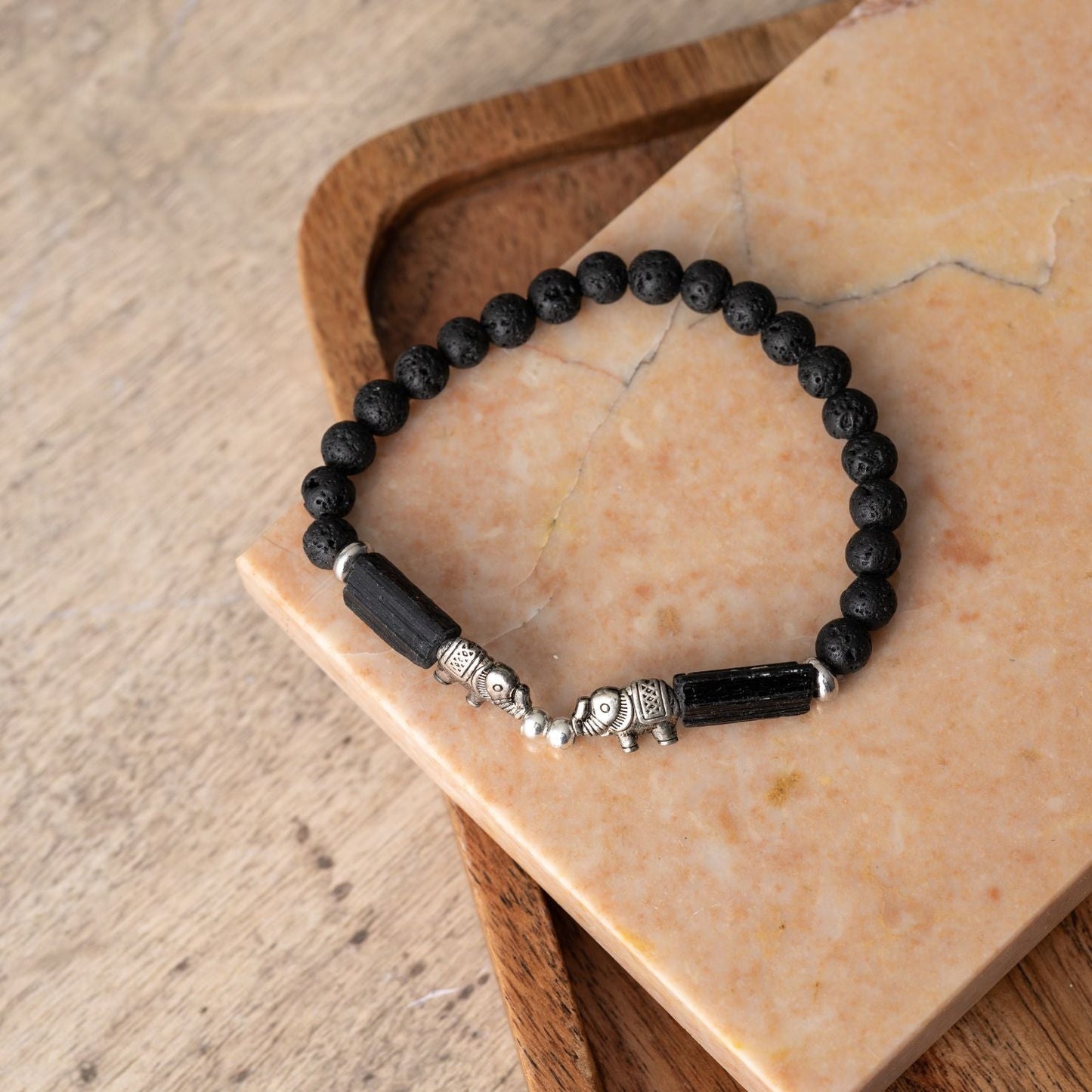Balance-Armband – roher Turmalin und Lavastein – Elefant – Ambition