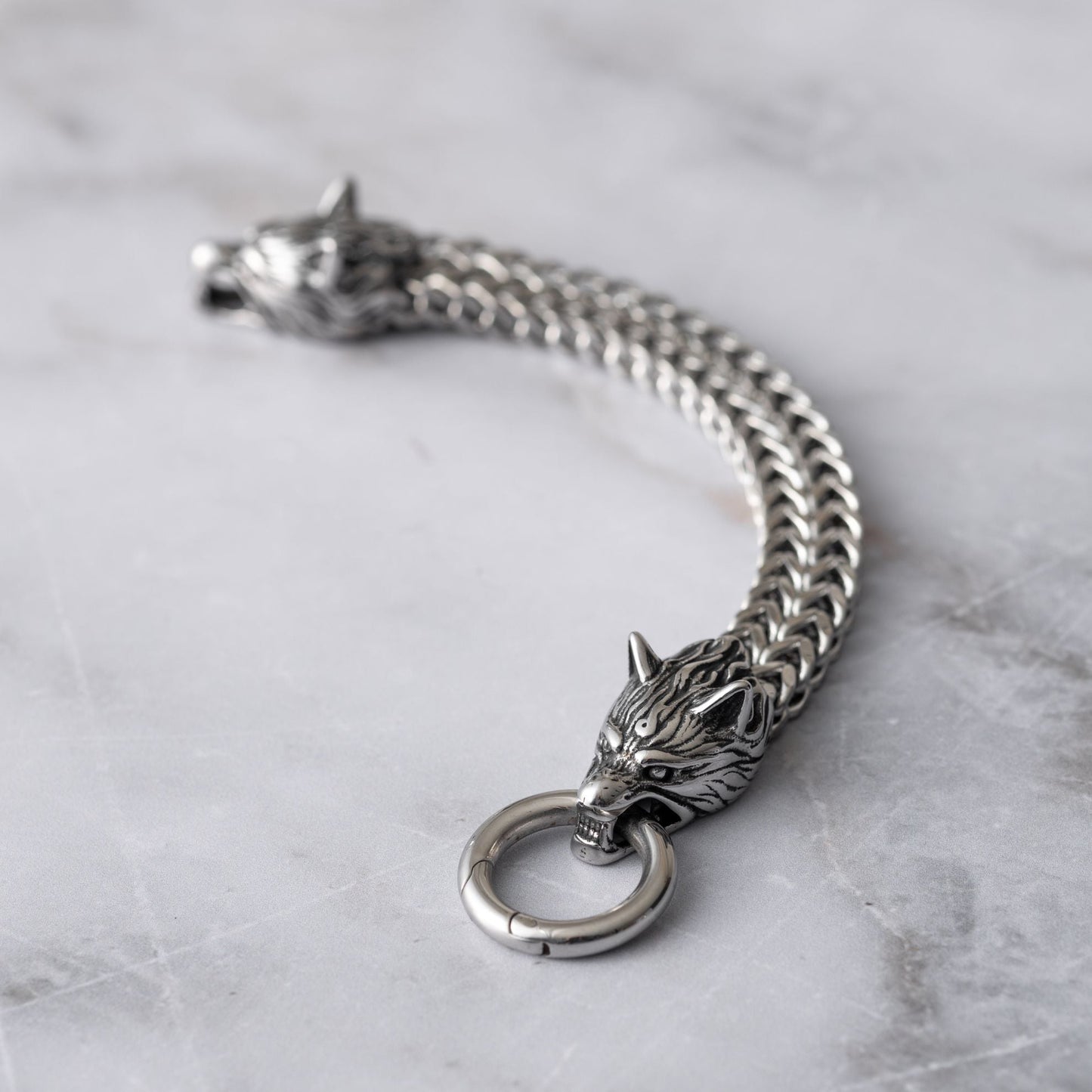 Wolf-Armband – geflochtener Edelstahl – Ringverschluss – Stärke