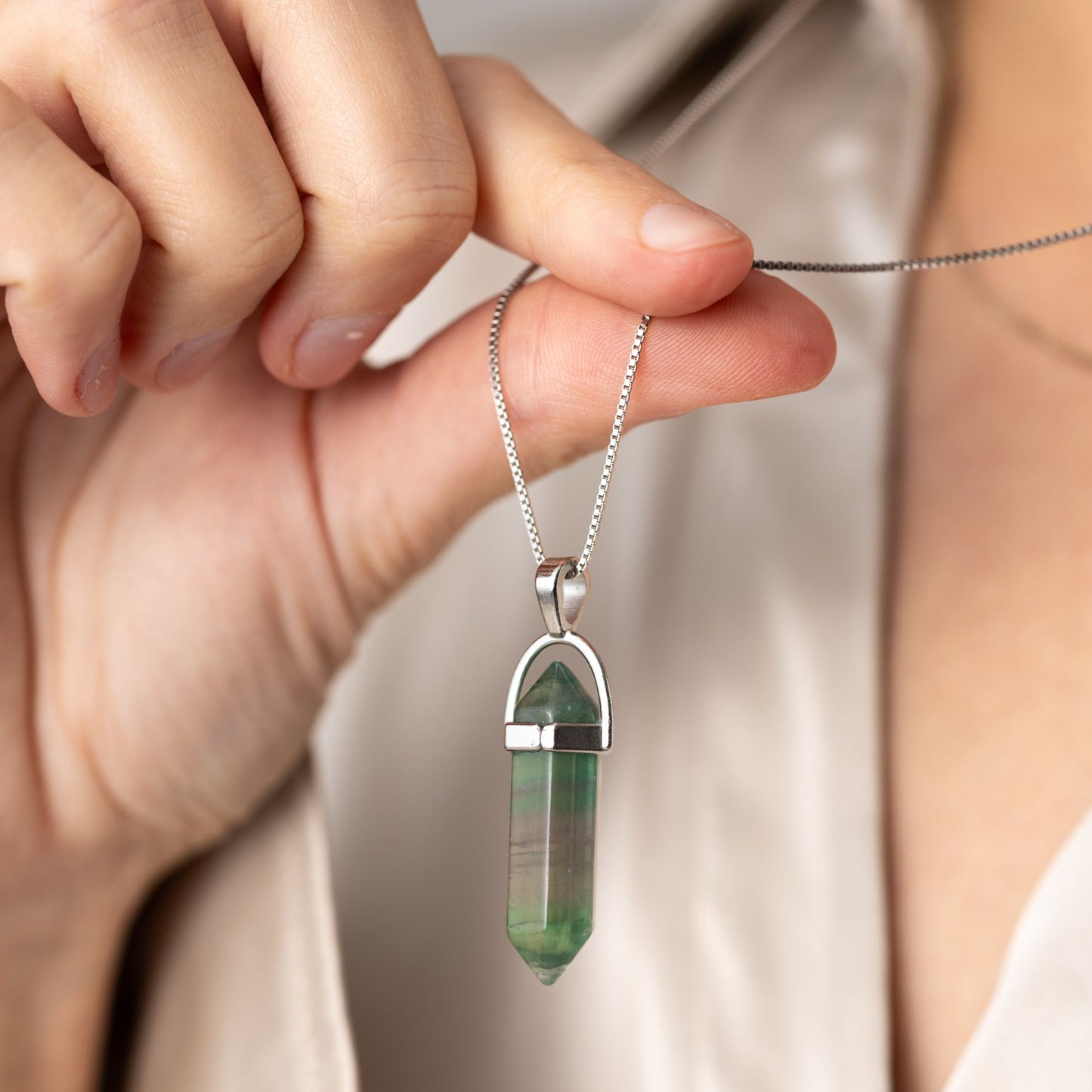 Doppelpunkt-Anhänger – Fluorit-Edelstein – sechseckiger Schliff – Balance