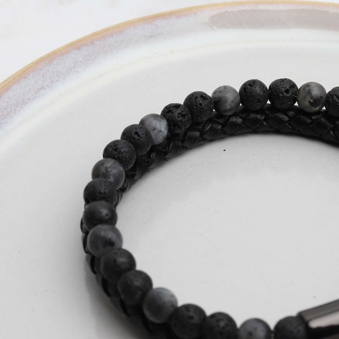 Doppeltes Armband – geflochtenes Leder – Labradorit und Lavastein – Edelstahlverschluss