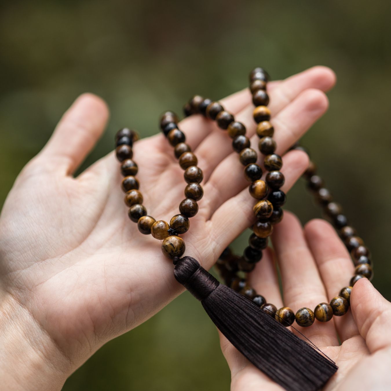 Tibetische Mala-Halskette – Tigerauge und Onyx – Quaste