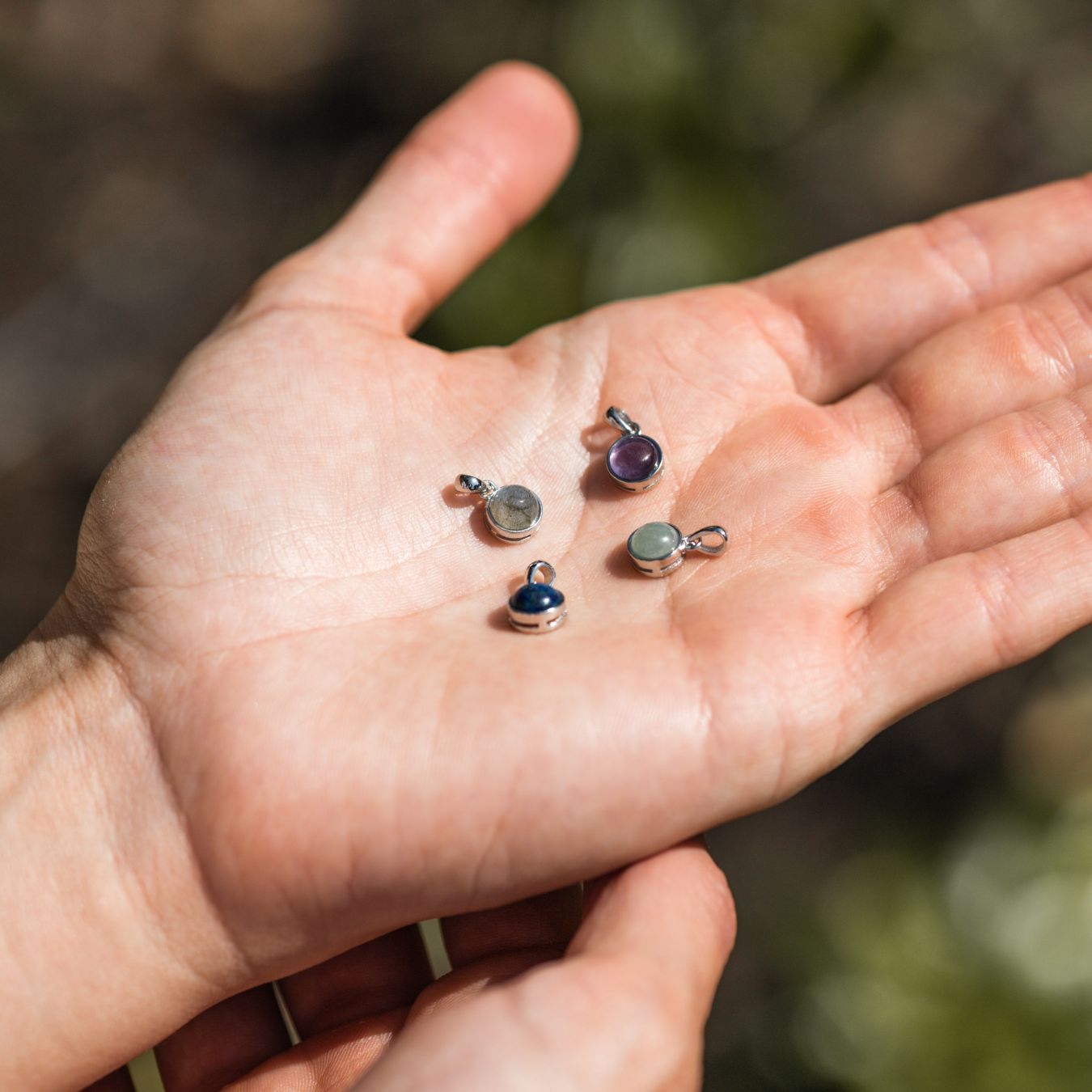 Lapislazuli-Halskettenanhänger – Rundschliff – 925er Sterlingsilber