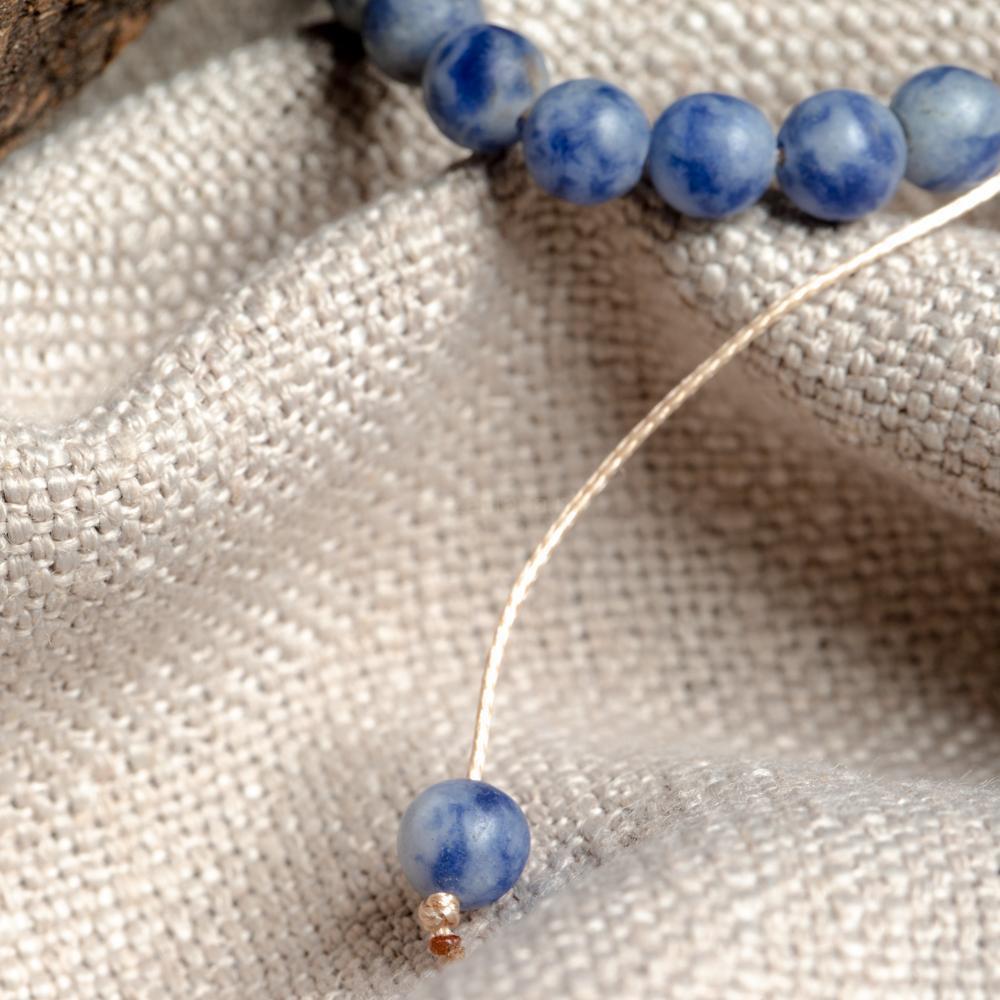 Balans Armband - Frosted Sodaliet - Verstelbaar - Loyaliteit-Sodaliet armband-Zentana
