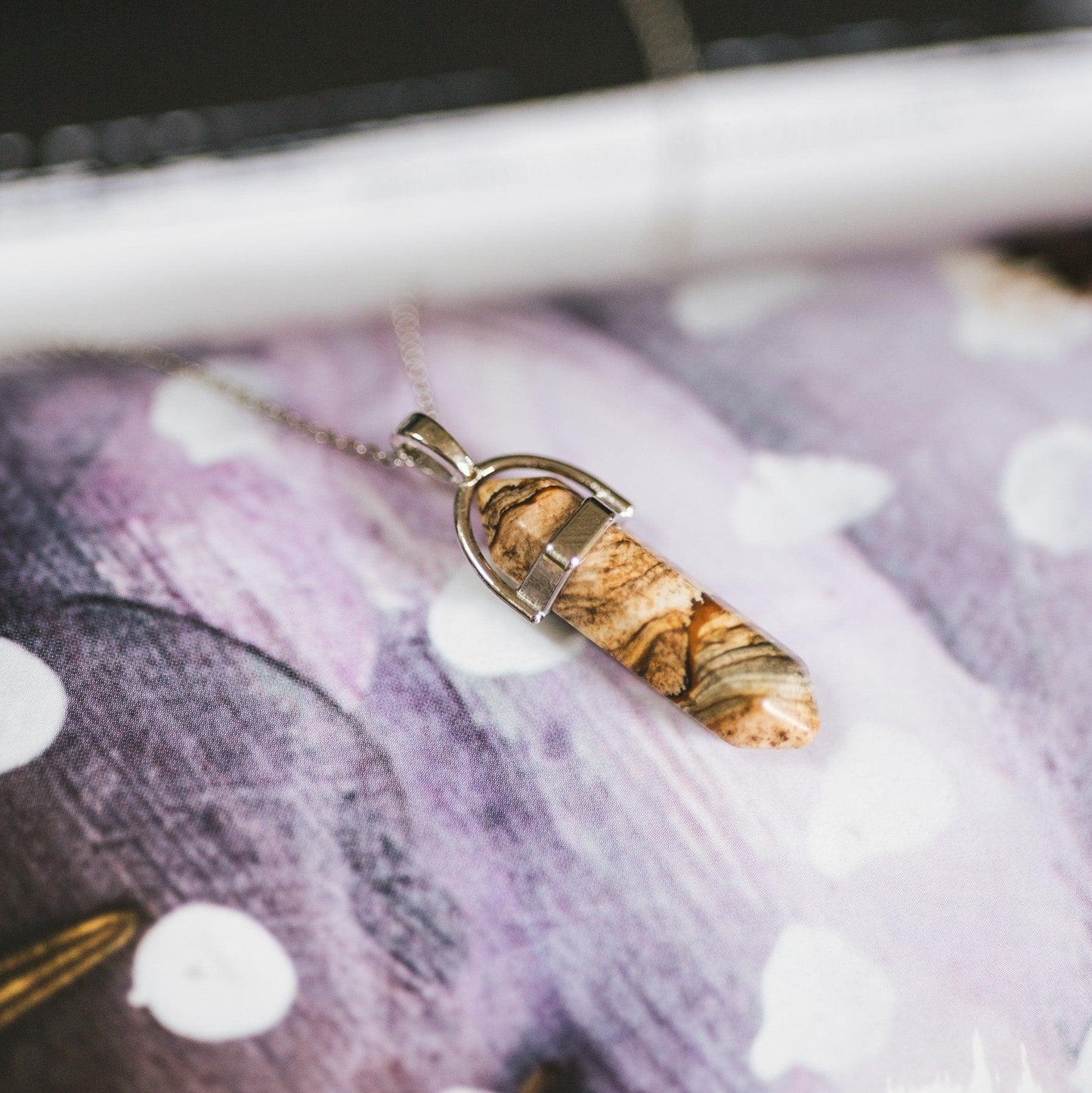 Ketting Hanger - Geslepen Bruine Jaspis - Dubbelpunt Edelsteen Staafje - Moed-Dubbelpunt jaspis hanger-Zentana
