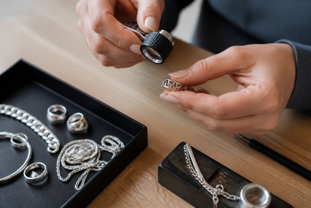 925er Sterlingsilber erkennen: 7 sichere Methoden