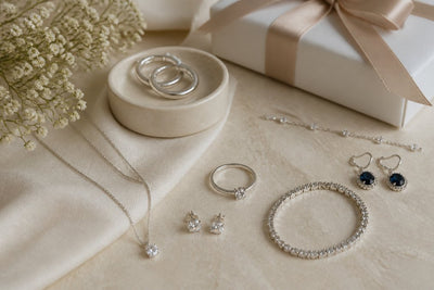 Zeitloser Schmuck als besonderes Geschenk