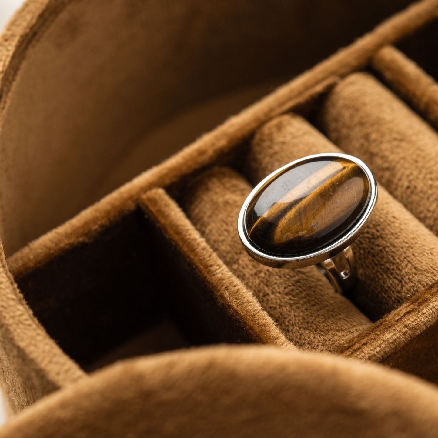 Tigerauge-Ring – Cabochon-Edelstein – Einblick