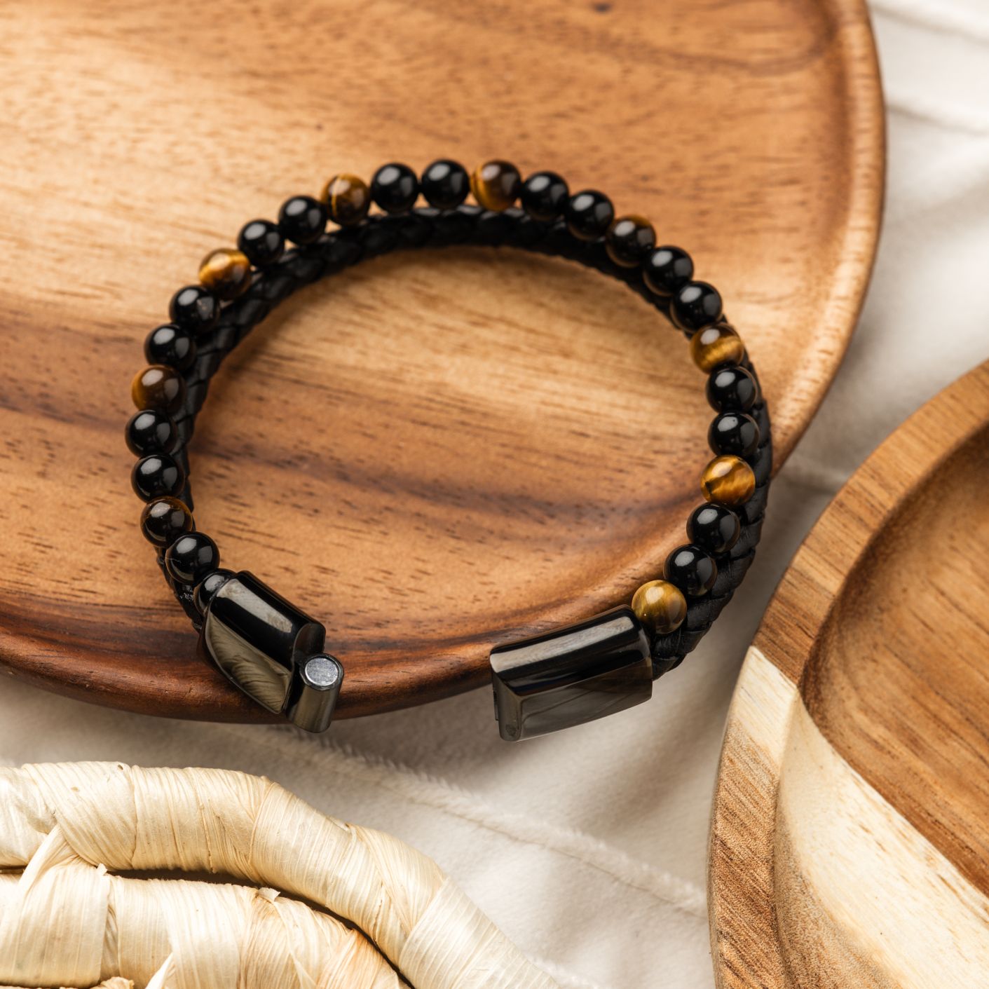 Armband doppelt – geflochtenes Leder – Tigerauge und Onyx – Edelstahlverschluss