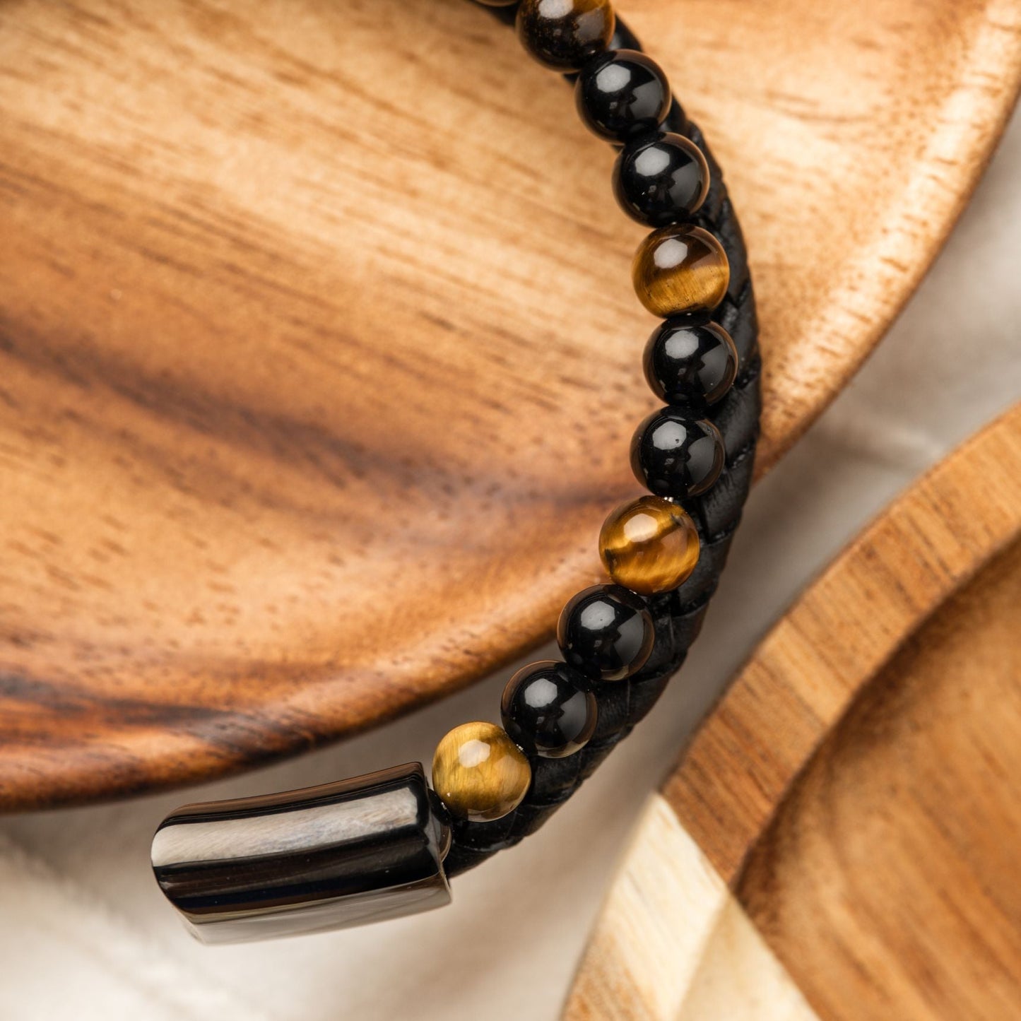 Armband doppelt – geflochtenes Leder – Tigerauge und Onyx – Edelstahlverschluss