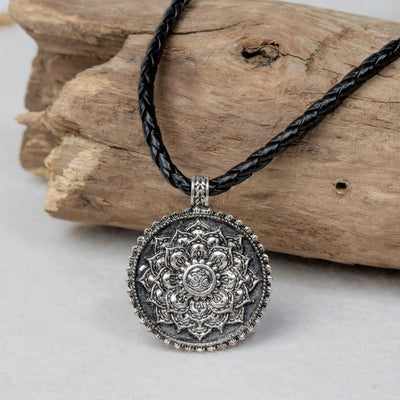 Mandala-Halskette – Lotus und Ohm – Halskette und Anhänger – Beleuchtung